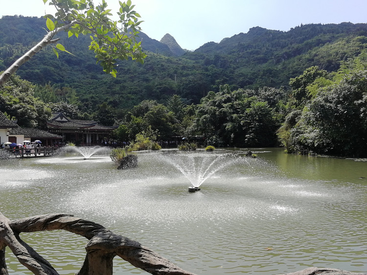 20180721 贵州黄果树瀑布水上石林